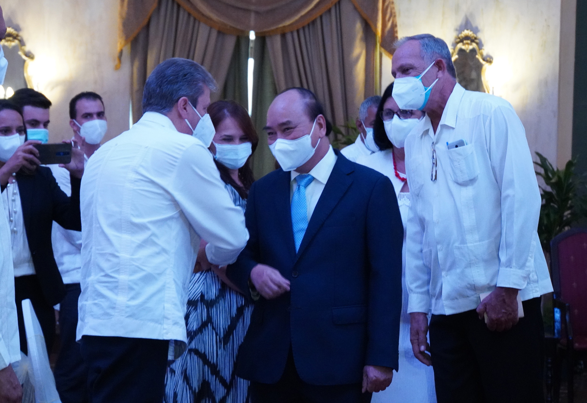 Chủ tịch nước: Việt Nam sẵn s&agrave;ng đ&oacute;ng g&oacute;p v&agrave;o sự ph&aacute;t triển của Cuba - Ảnh 6.