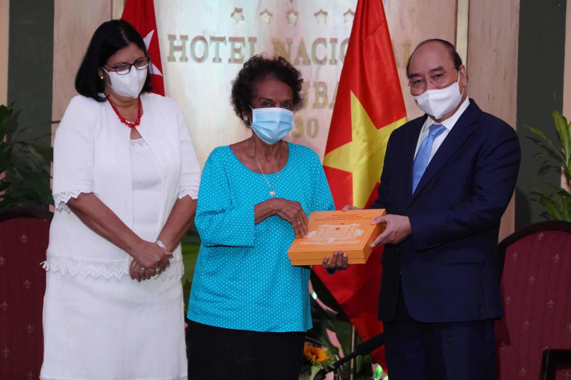 Chủ tịch nước: Việt Nam sẵn s&agrave;ng đ&oacute;ng g&oacute;p v&agrave;o sự ph&aacute;t triển của Cuba - Ảnh 4.