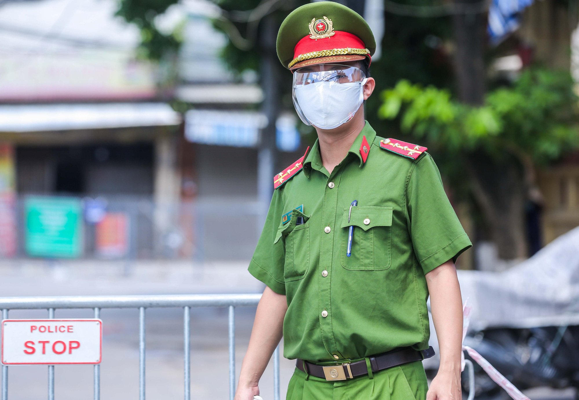 CLIP: Phong toả 1 khu dân cư có ca nhiễm SARS-CoV-2 là người bán rau củ quả online