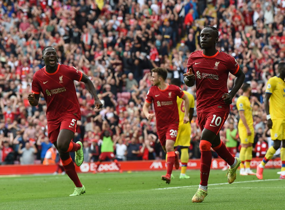 Cuồng phong đỏ Liverpool cuốn phăng Crystal Palace, chiếm ng&ocirc;i đầu Ngoại hạng - Ảnh 3.