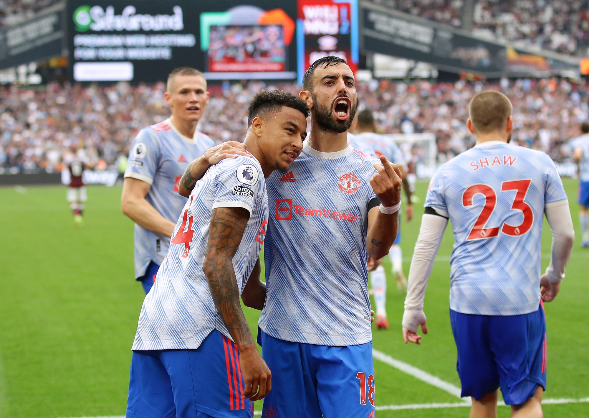 Ronaldo và Lingard tỏa sáng, Man United thắng nghẹt thở phút bù giờ