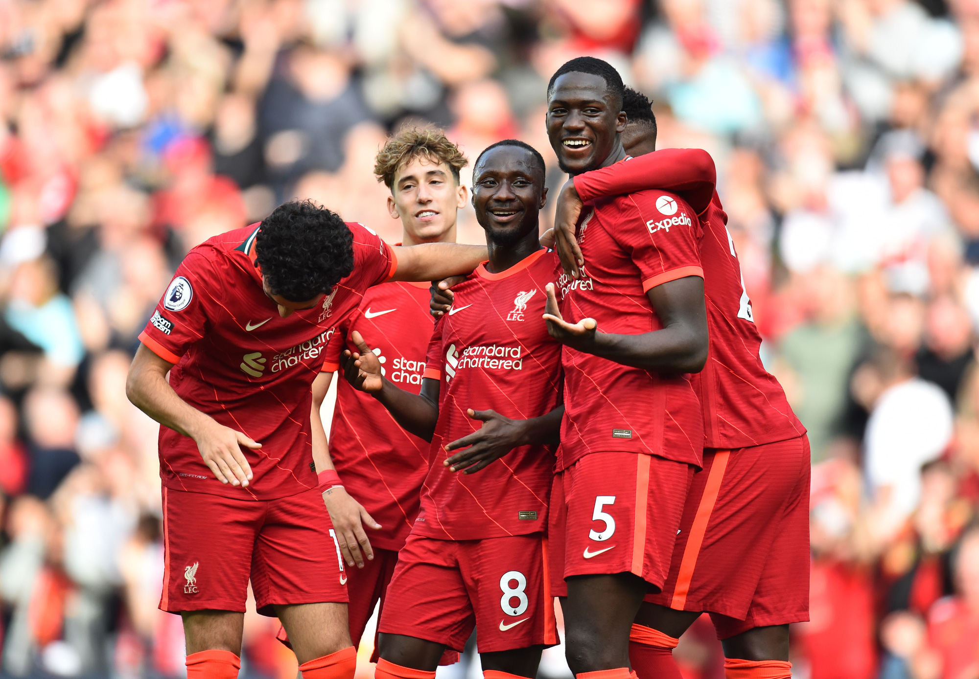 Cuồng phong đỏ Liverpool cuốn phăng Crystal Palace, chiếm ng&ocirc;i đầu Ngoại hạng - Ảnh 6.