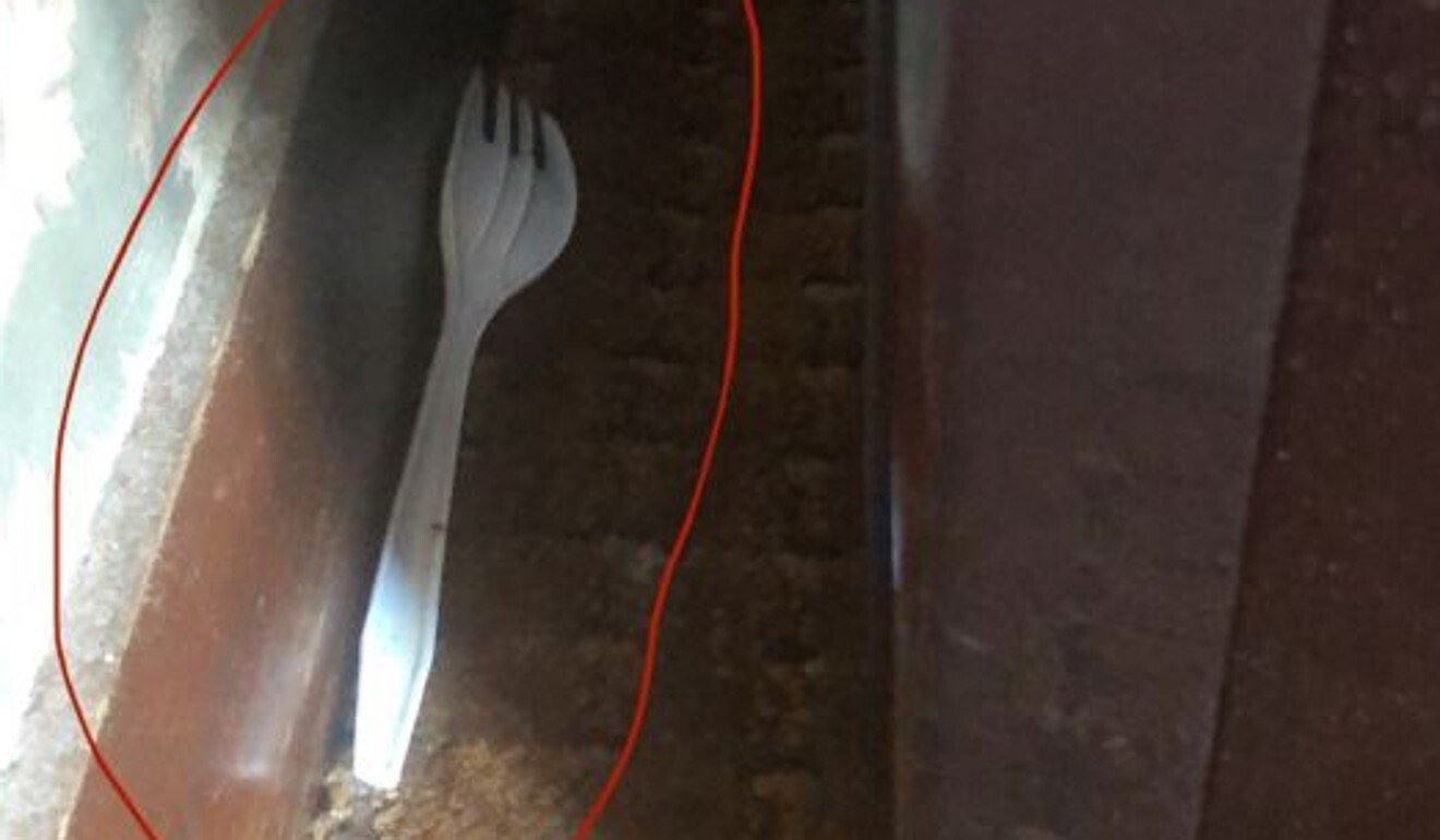Du kh&aacute;ch sốc với kh&aacute;ch sạn c&aacute;ch ly thảm họa ở Hồng K&ocirc;ng - Ảnh 4.
