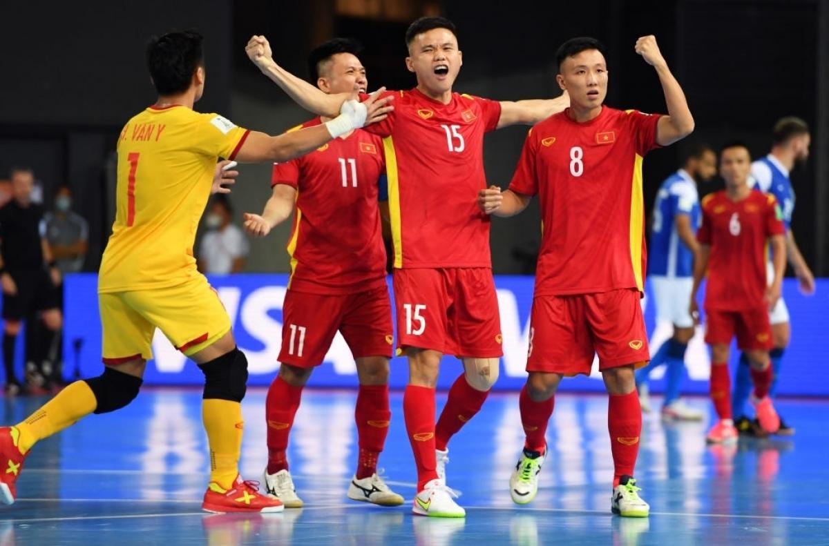 Việt Nam xuất sắc vào vòng 1/8 FIFA Futsal World Cup 2021