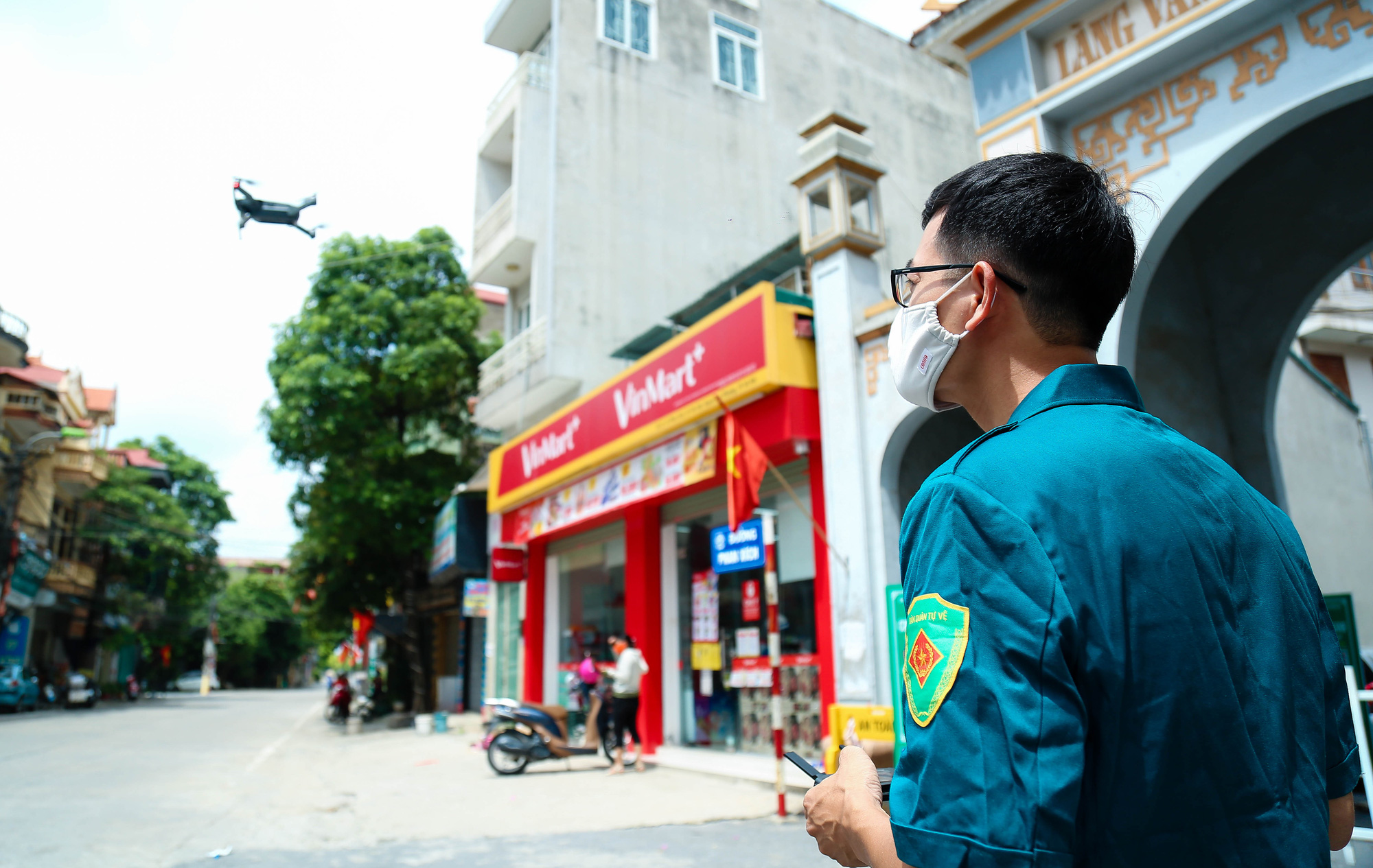 CLIP: Lắp camera kiểm so&aacute;t người d&acirc;n, phạt gần 100 trường hợp vi phạm ph&ograve;ng chống dịch Covid-19 - Ảnh 11.