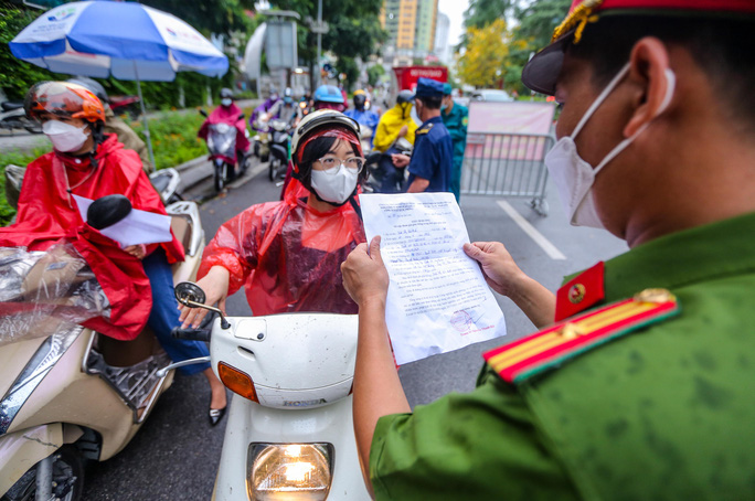 Yêu cầu thêm giấy tờ với người đi đường trong thời gian Hà Nội giãn cách xã hội