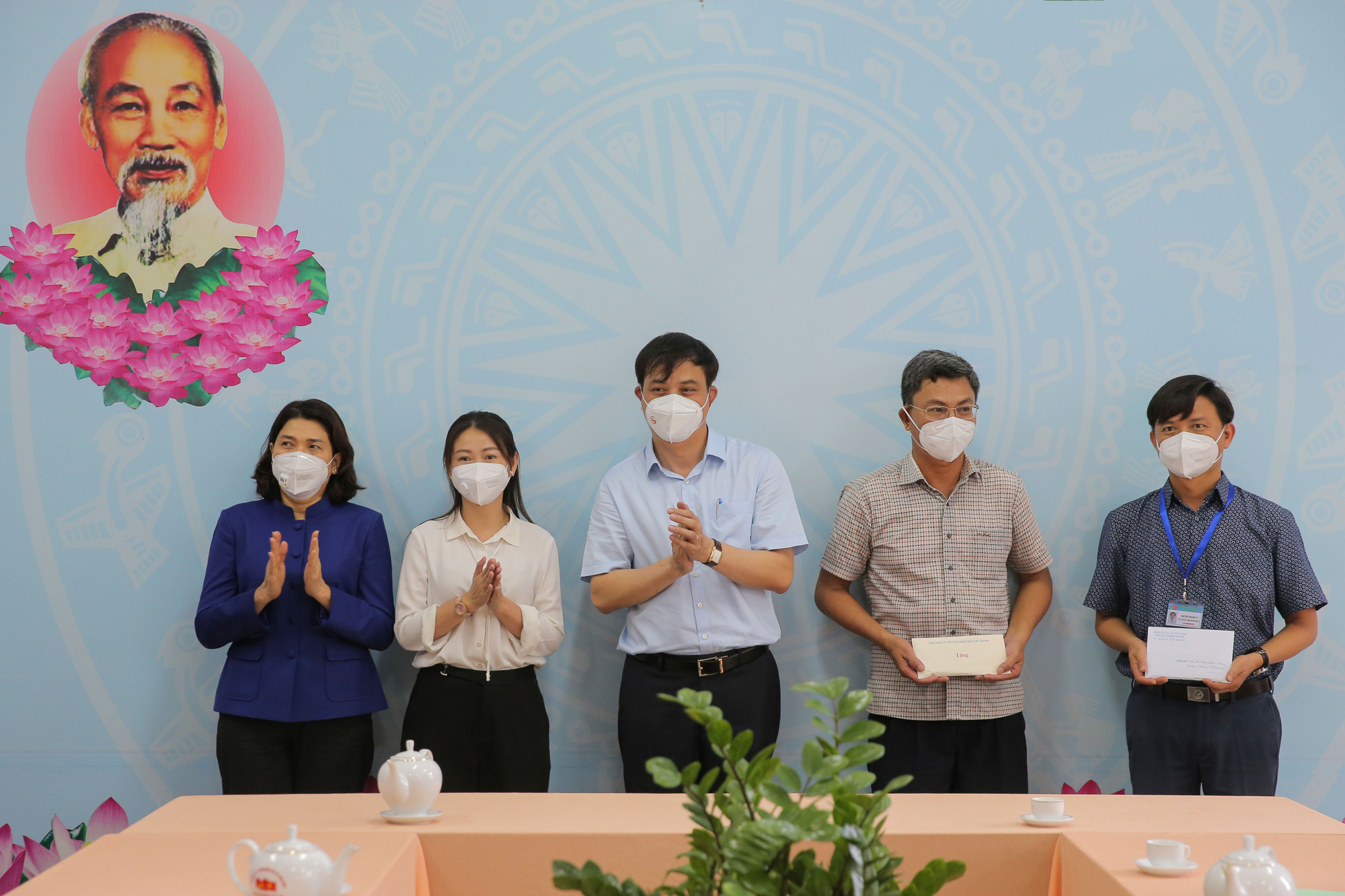 Ph&oacute; Chủ tịch UBND TP HCM Lê H&ograve;a B&igrave;nh động vi&ecirc;n lực lượng chống dịch huyện B&igrave;nh Ch&aacute;nh - Ảnh 2.