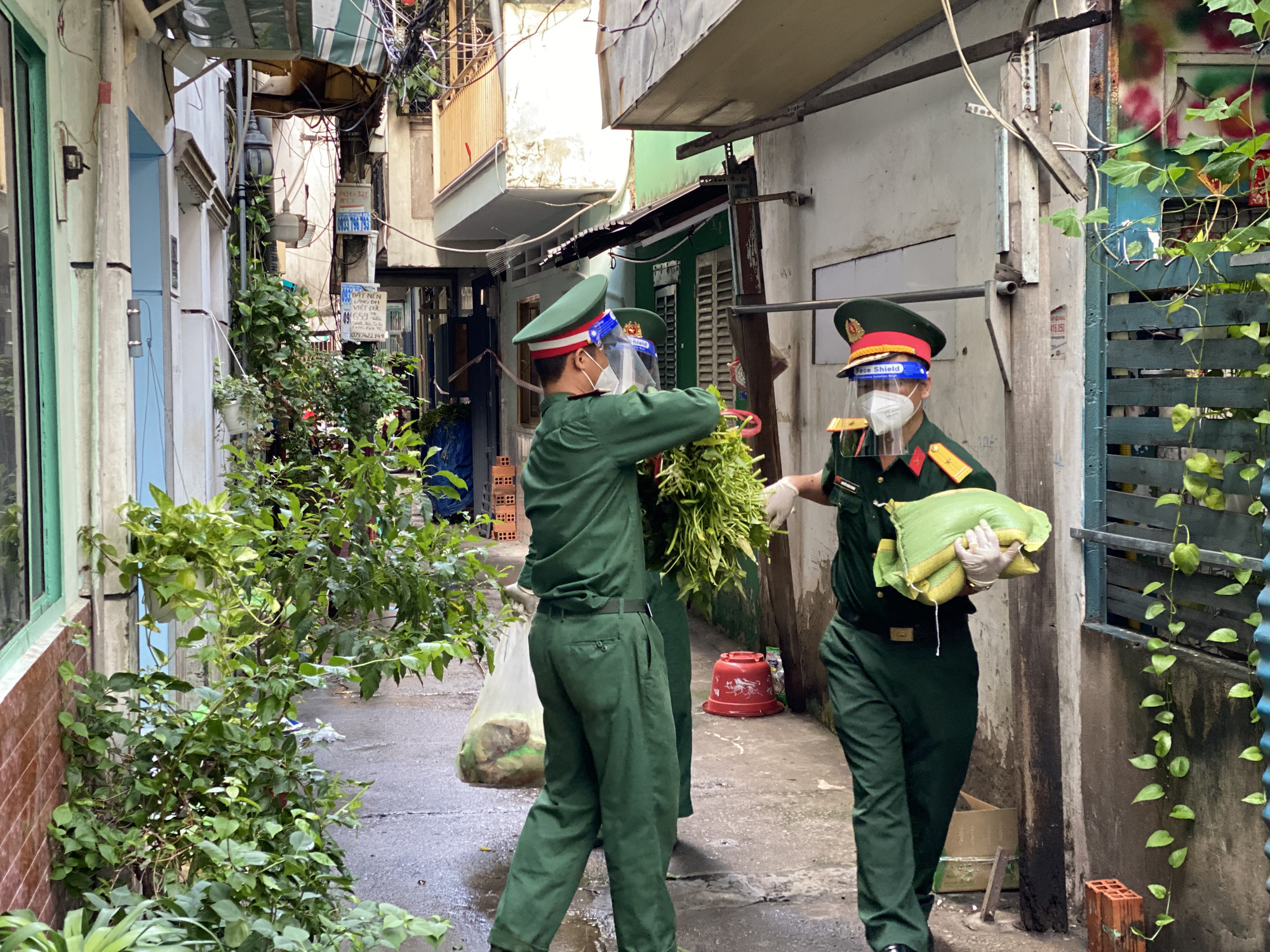 H&igrave;nh ảnh đẹp tại c&aacute;c con hẻm nhỏ ở TP HCM ng&agrave;y 2-9 - Ảnh 4.