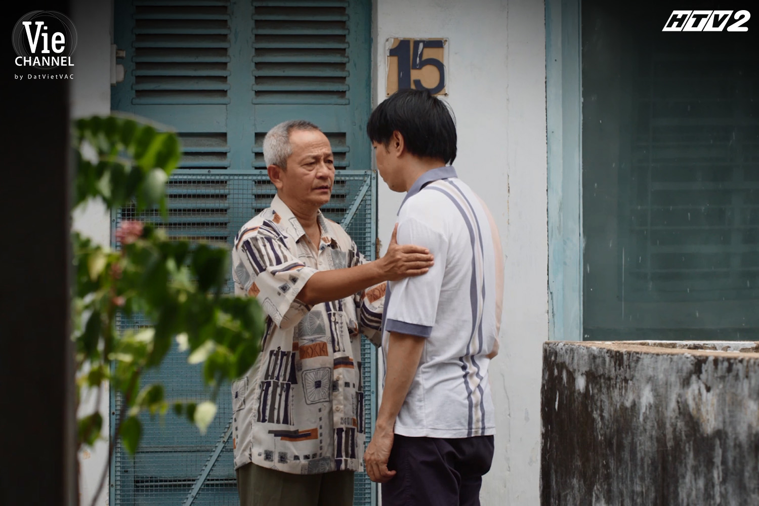 &ldquo;C&acirc;y t&aacute;o nở hoa&rdquo; tập 66: B&aacute;u nhờ anh h&agrave;ng x&oacute;m chăm s&oacute;c &ldquo;chồng y&ecirc;u&rdquo;! - Ảnh 2.