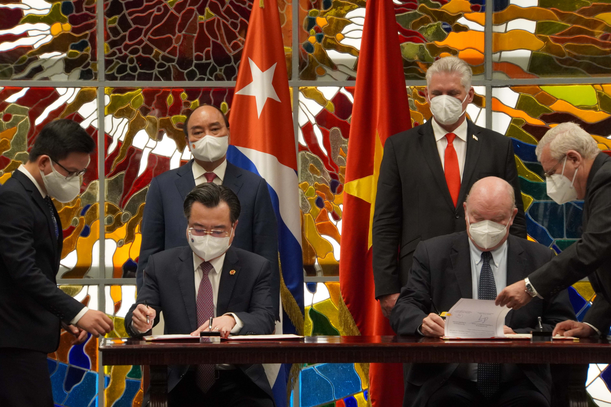 Chủ tịch nước Nguyễn Xuân Phúc được trao Huân chương José Marti cao quý nhất của Cuba