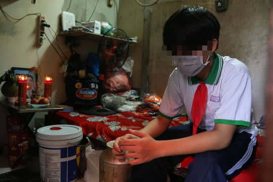 B&iacute; thư Th&agrave;nh ủy TP HCM thăm trẻ mồ c&ocirc;i cha, mẹ v&igrave; Covid-19 - Ảnh 2.