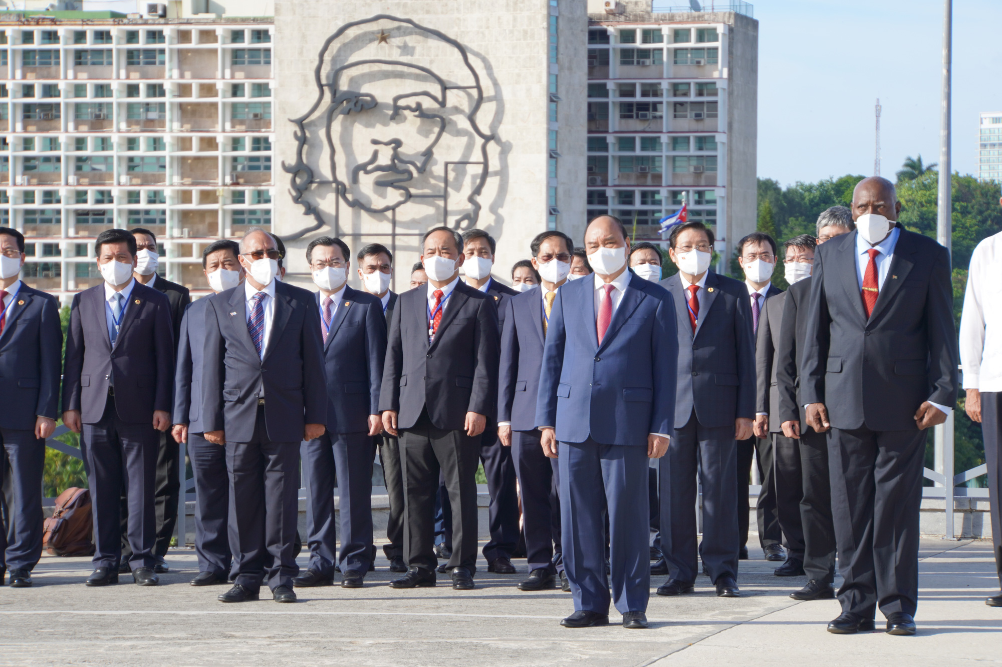 Chủ tịch nước đặt v&ograve;ng hoa tại Tượng đ&agrave;i Chủ tịch Hồ Ch&iacute; Minh v&agrave; Anh h&ugrave;ng d&acirc;n tộc Jos&eacute; Marti - Ảnh 4.