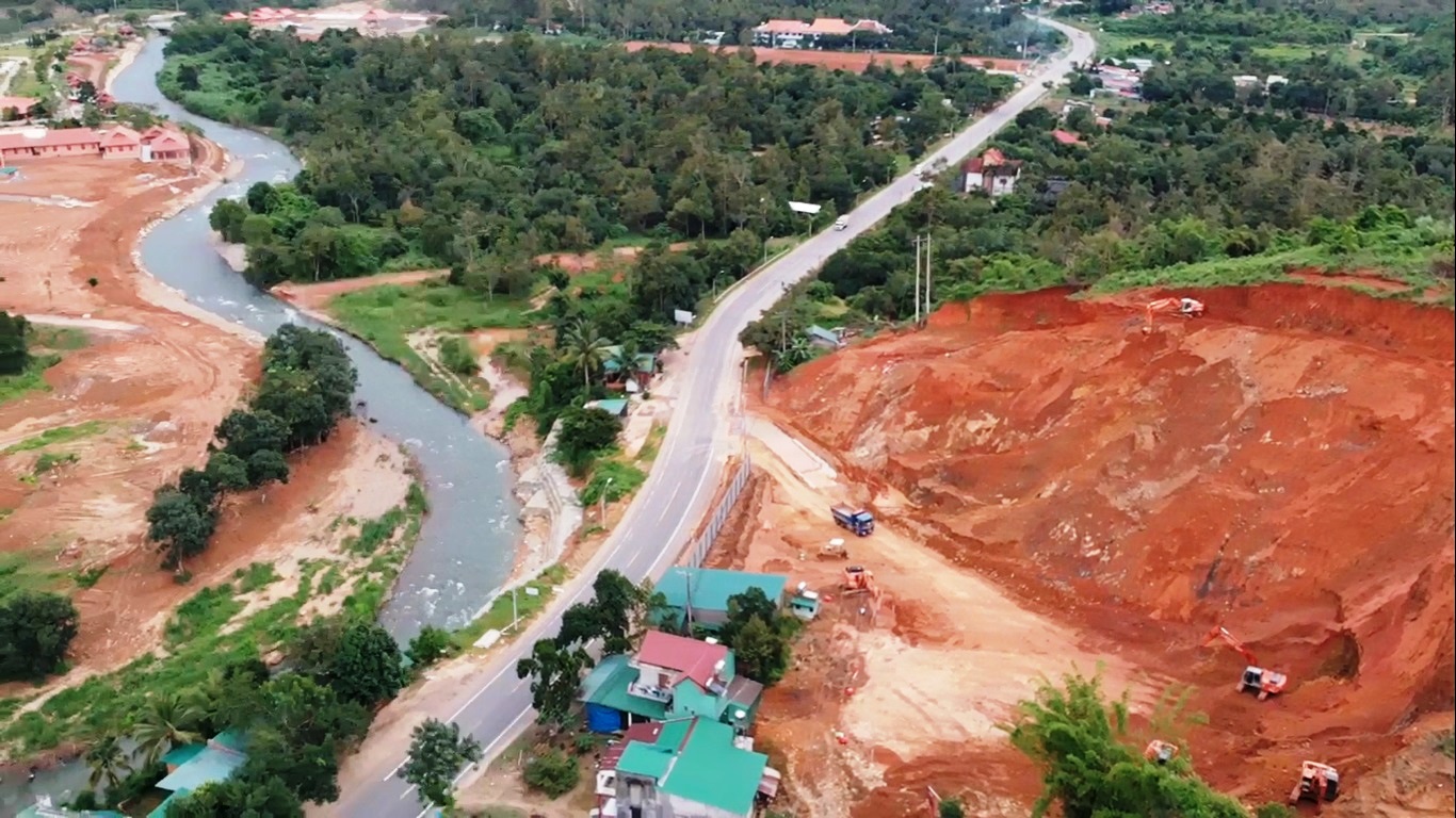 Lâm Đồng: Cận cảnh doanh nghiệp phá đồi, san lấp làm dự án cạnh Quốc lộ 20