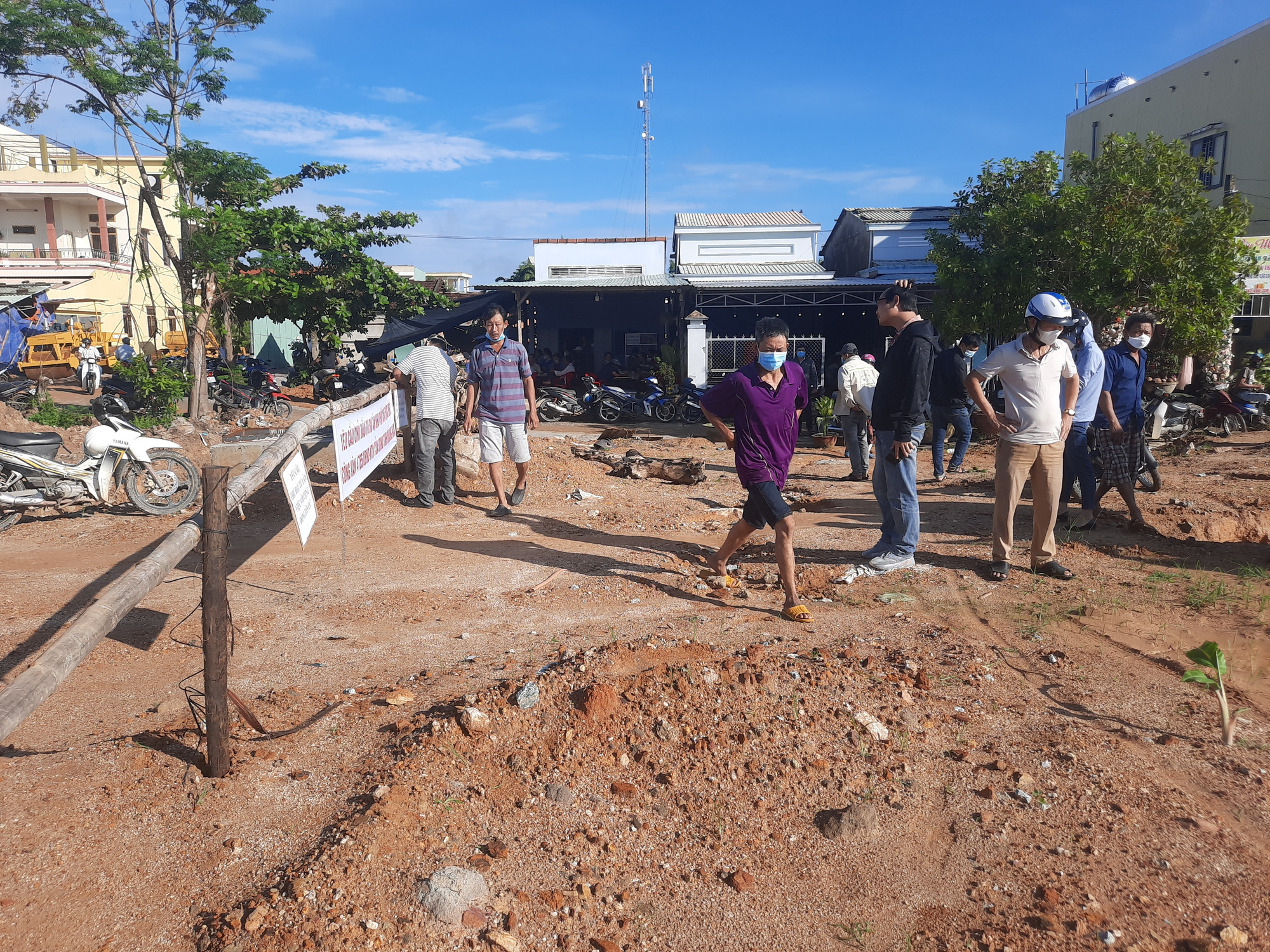 Vừa mưa đ&atilde; ngập, người d&acirc;n v&acirc;y dự &aacute;n Khu phố chợ Chi&ecirc;n Đ&agrave;n - Ảnh 2.