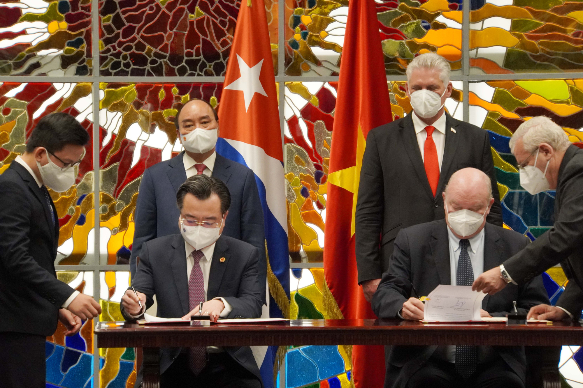 Việt Nam - Cuba c&ugrave;ng nhau vượt đại dịch - Ảnh 3.