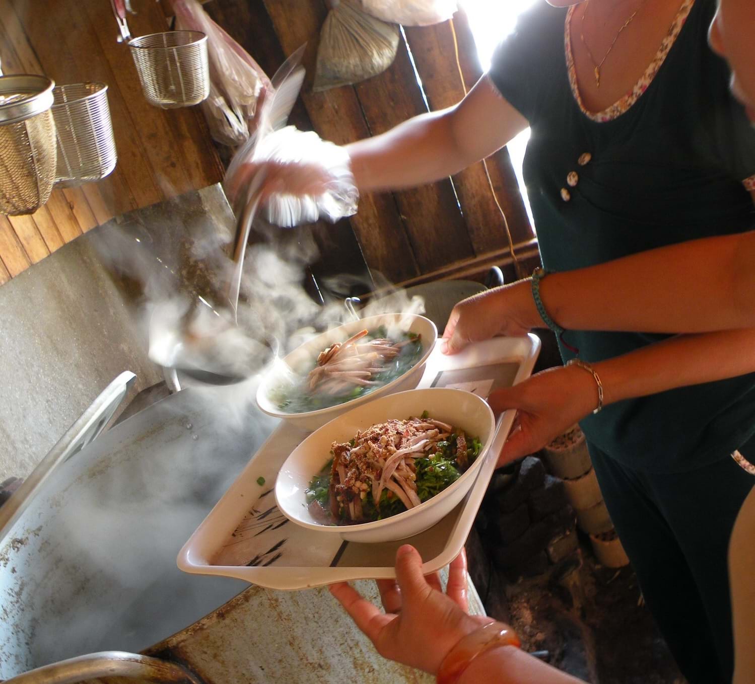 Phở chua vùng cao: càng xuống thấp càng… xa hoa