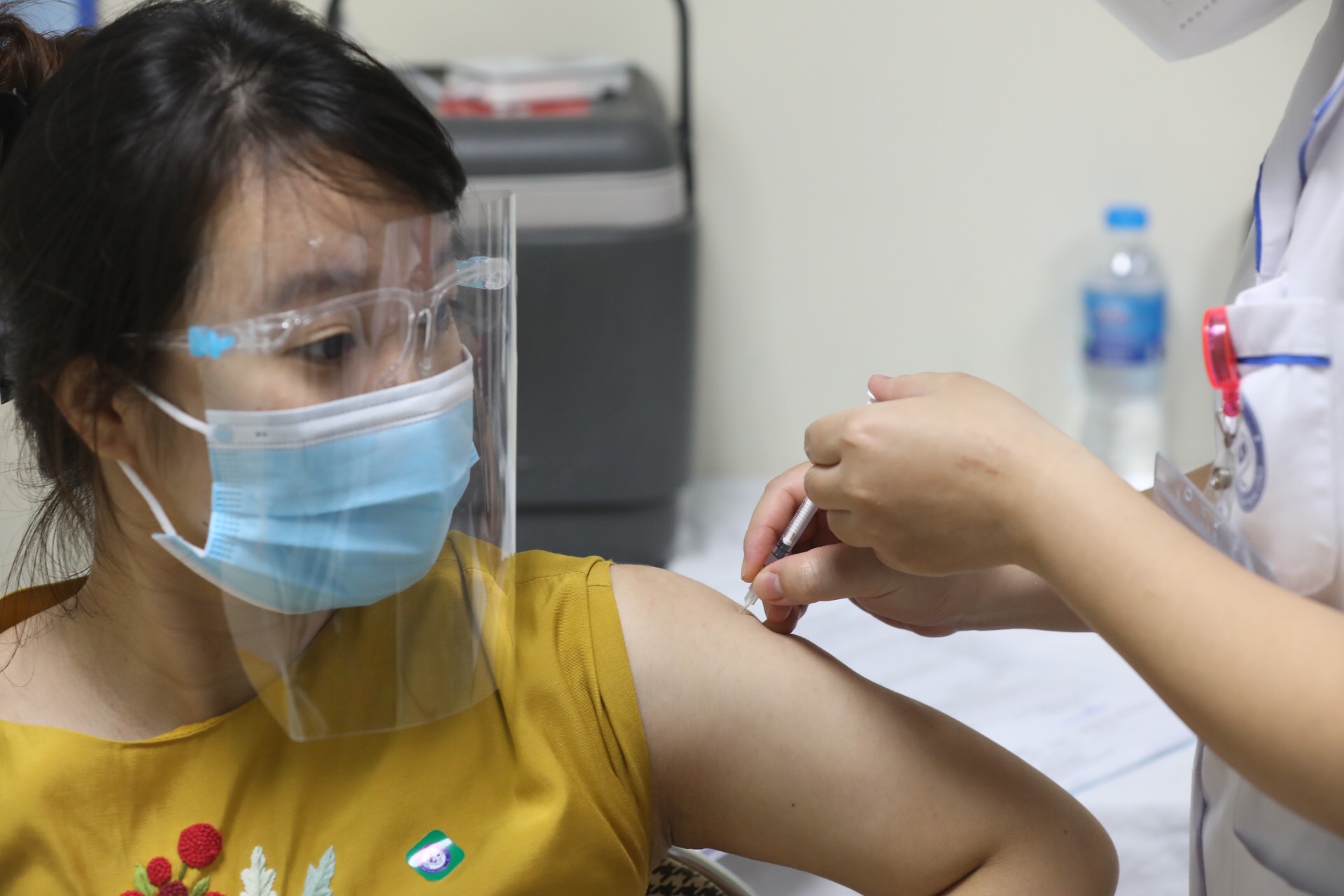 Khẩn trương tiêm vắc-xin Covid-19 cho phụ nữ mang thai trên 13 tuần - Ảnh 1.