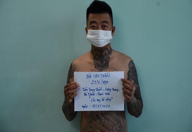 Công an Quảng Nam bắt giữ 3 kẻ cho vay nặng lãi, xăm trổ đầy người