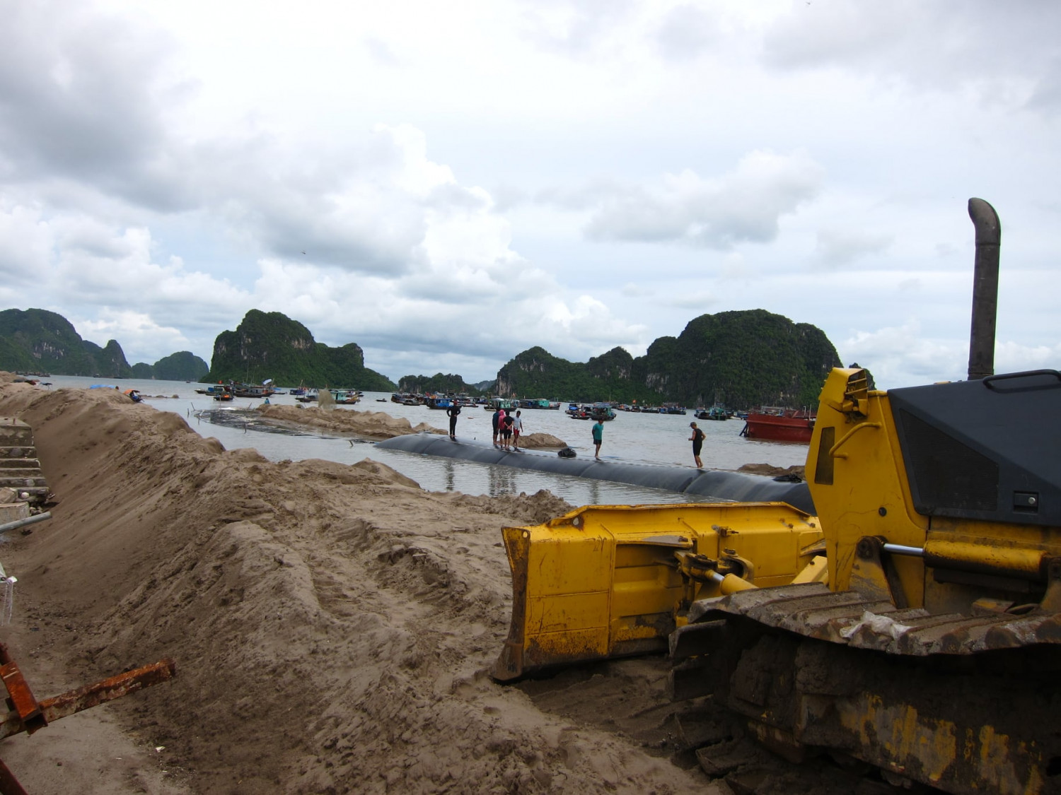 Sử dụng c&aacute;t lậu thi c&ocirc;ng dự &aacute;n đường bao biển đẹp nhất Việt Nam - Ảnh 2.