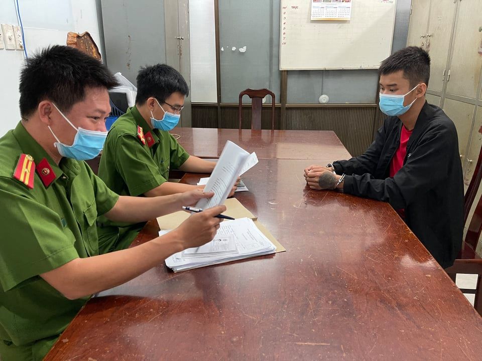 Nhớ lại th&ugrave; cũ, thanh ni&ecirc;n 19 tuổi đ&acirc;m chết người tại qu&aacute;n nhậu - Ảnh 2.
