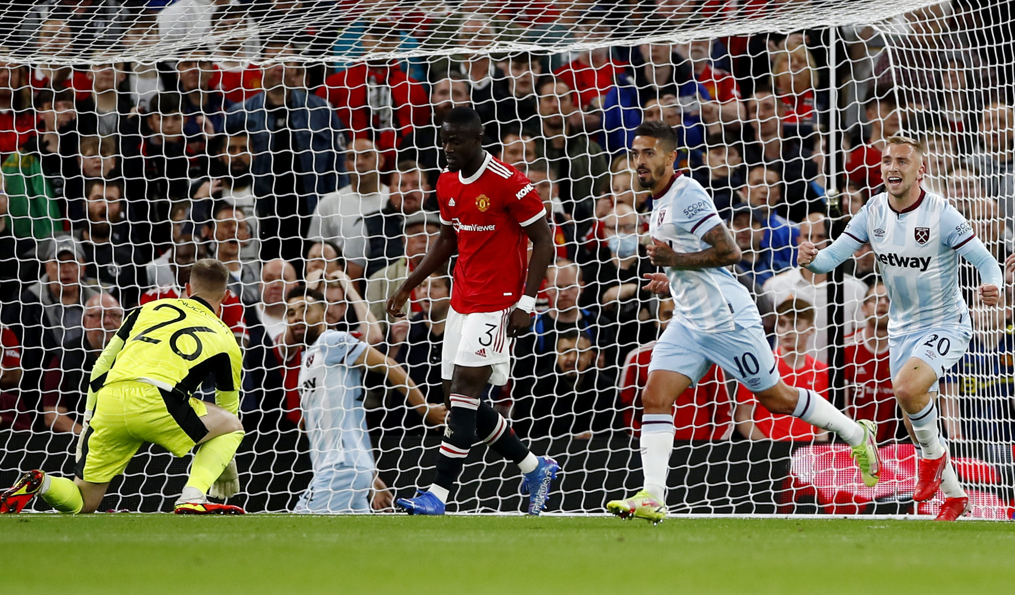 B&aacute;o ch&iacute; Anh ch&ecirc; cười Man United sau c&uacute; sốc bị loại ở v&ograve;ng 3 League Cup - Ảnh 2.