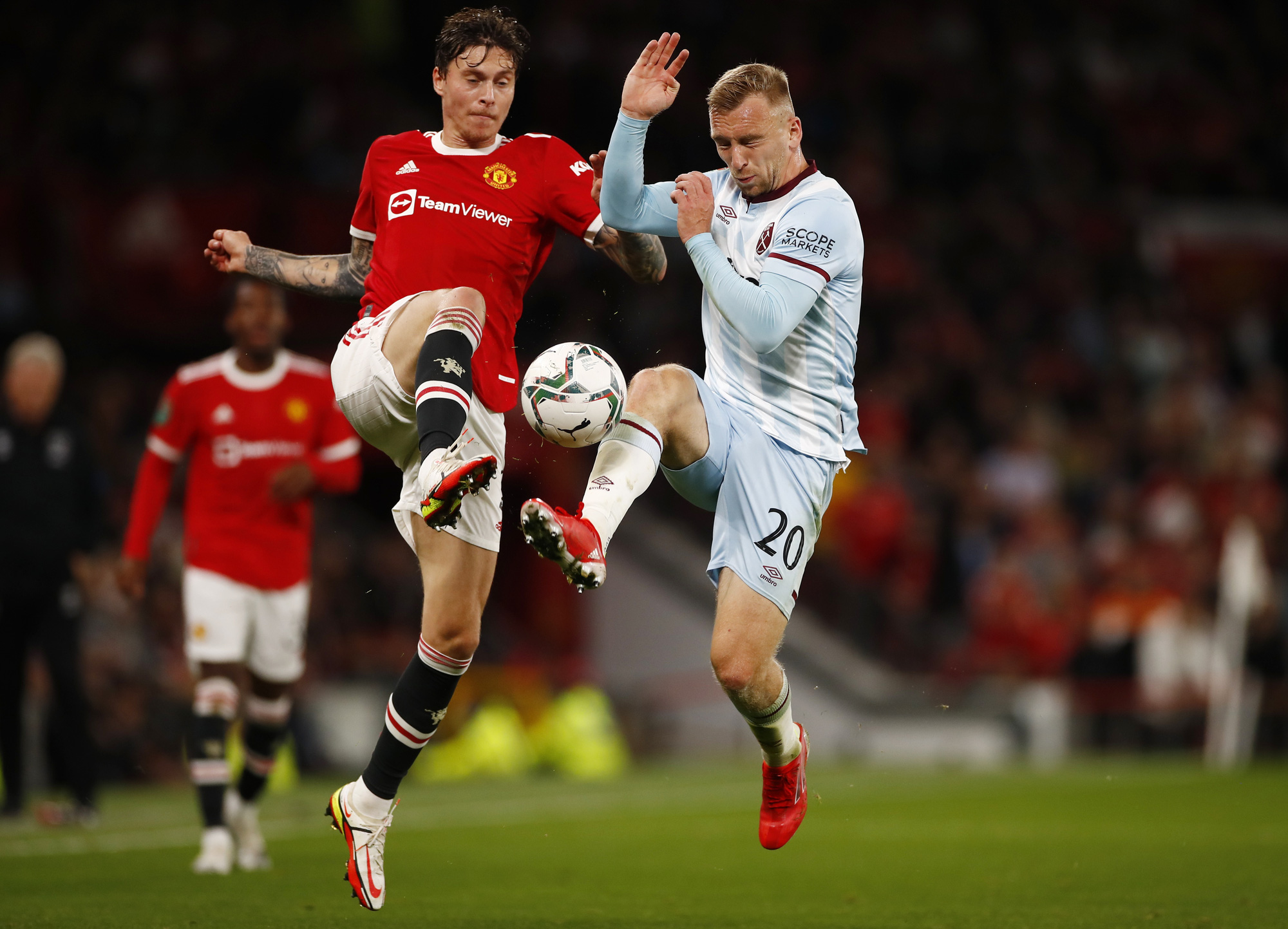 B&aacute;o ch&iacute; Anh ch&ecirc; cười Man United sau c&uacute; sốc bị loại ở v&ograve;ng 3 League Cup - Ảnh 1.