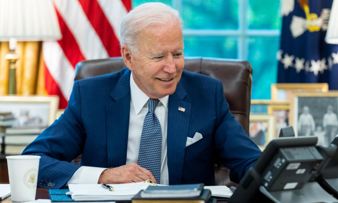 Tổng thống Biden xuống nước, Pháp đáp lễ
