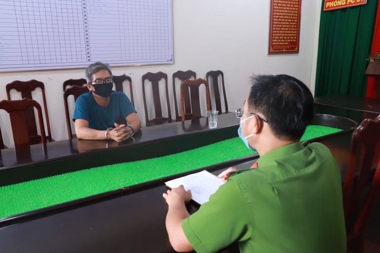 Bắt giữ người phụ nữ thay t&ecirc;n đổi họ, trốn truy n&atilde; 10 năm - Ảnh 2.