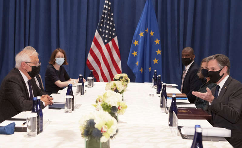 Pháp vẫn lạnh nhạt với "cành ô liu" của Tổng thống Joe Biden