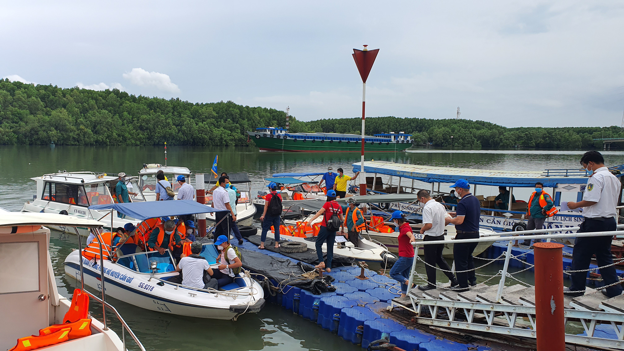 Saigontourist Group tiếp tục ti&ecirc;n phong t&agrave;i trợ, tổ chức tour tri &acirc;n Cần Giờ, Củ Chi cho h&agrave;ng ng&agrave;n y b&aacute;c sĩ tuyến đầu chống dịch - Ảnh 2.