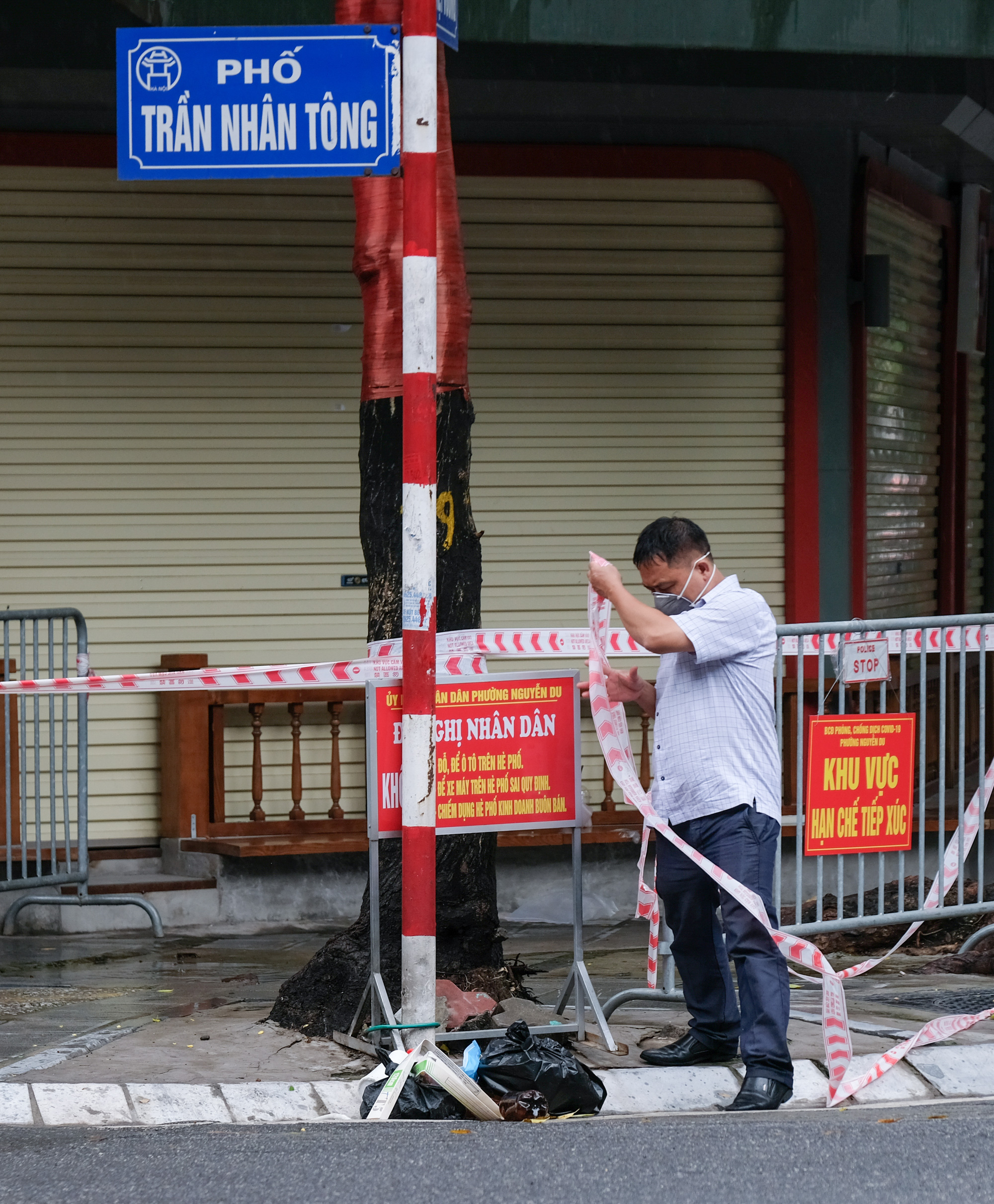 Phong toả cụm d&acirc;n cư c&oacute; hiệu v&agrave;ng nổi tiếng v&igrave; ca dương t&iacute;nh SARS-CoV-2 chưa r&otilde; nguồn l&acirc;y - Ảnh 4.
