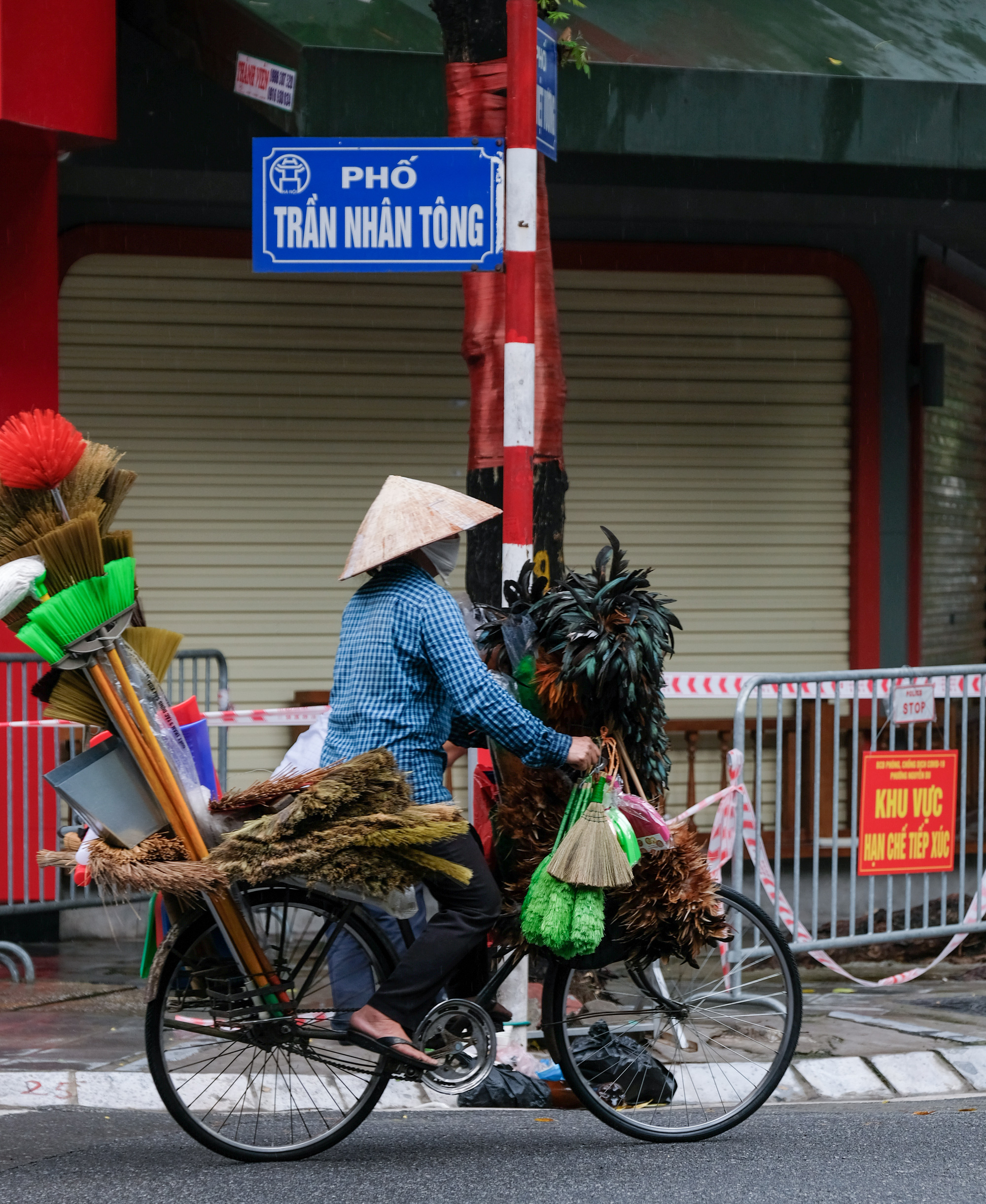 Phong toả cụm d&acirc;n cư c&oacute; hiệu v&agrave;ng nổi tiếng v&igrave; ca dương t&iacute;nh SARS-CoV-2 chưa r&otilde; nguồn l&acirc;y - Ảnh 8.