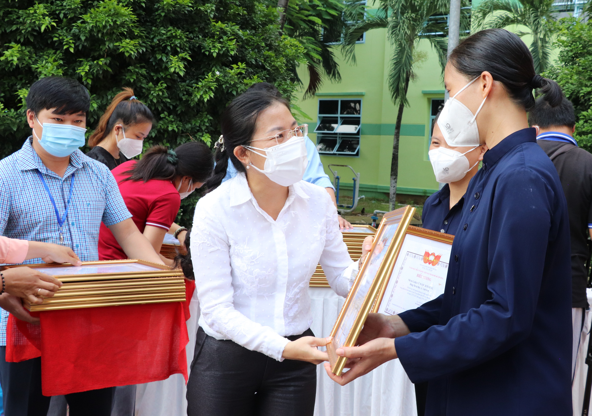 TP HCM: Tri ân lực lượng tình nguyện viên tôn giáo phục vụ tại bệnh viện điều trị Covid-19