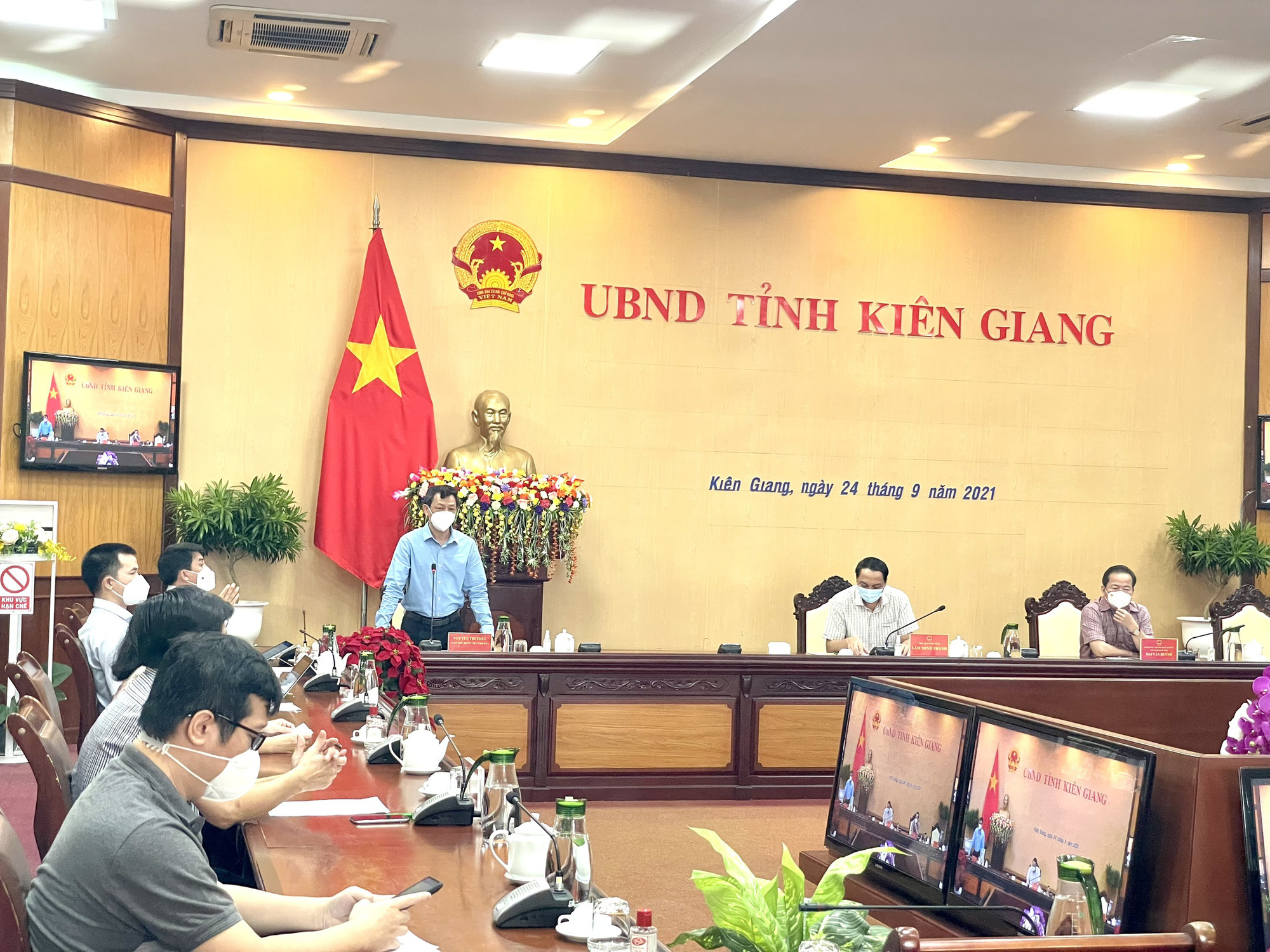 Giám đốc Bệnh viện Chợ Rẫy dẫn đoàn xuống Kiên Giang hỗ trợ chống dịch