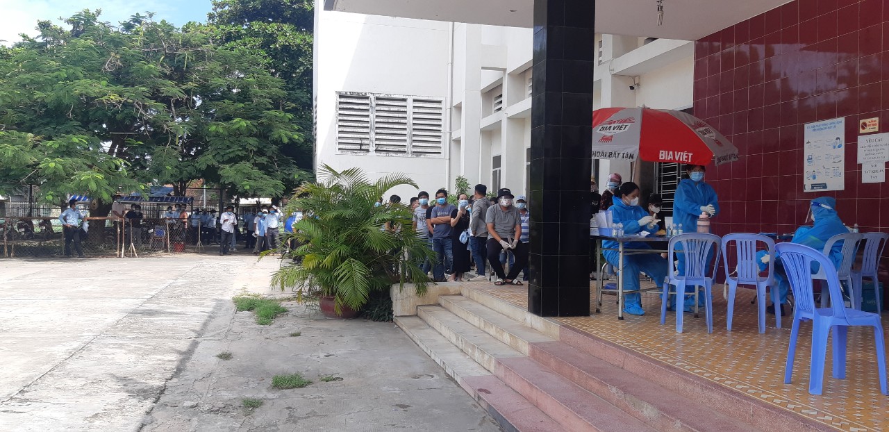 Bình Thuận tập trung tiêm vắc xin cho hàng ngàn công nhân
