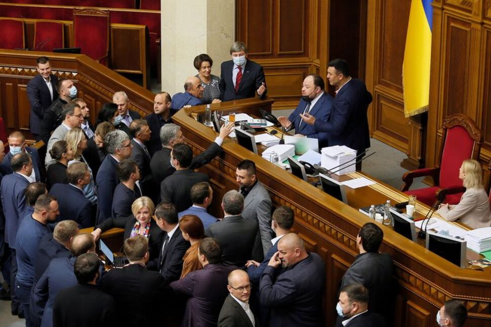 Ukraine ra luật mới "trói chân" giới tài phiệt