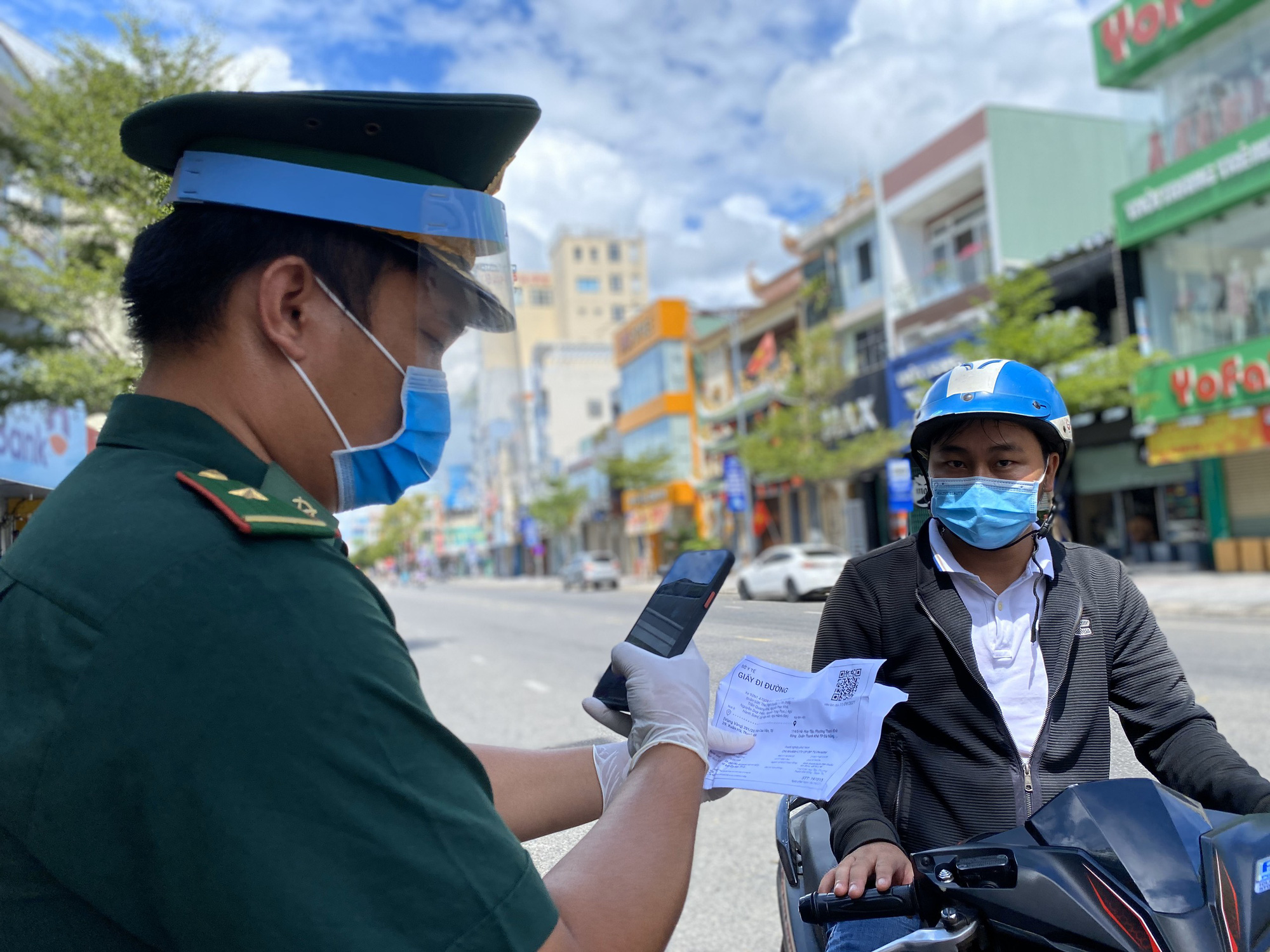 Đà Nẵng tiếp tục sử dụng giấy đi đường