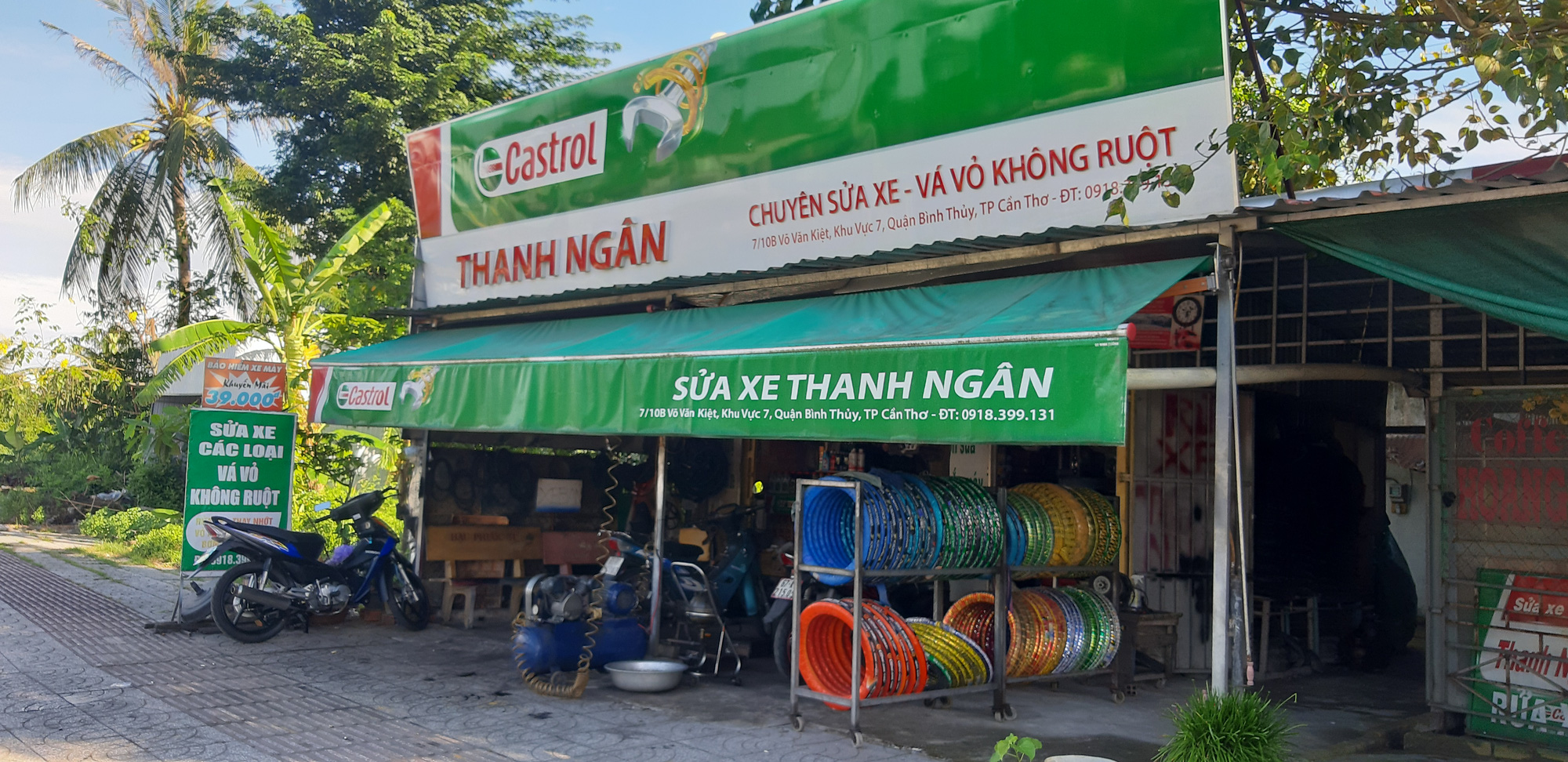 Nới gi&atilde;n c&aacute;ch, tiệm hớt t&oacute;c ở Cần Thơ phải ngồi chờ đến lượt - Ảnh 8.
