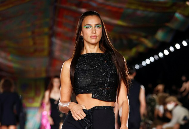 Siêu mẫu Irina Shayk tỏa sáng trên sàn diễn thời trang