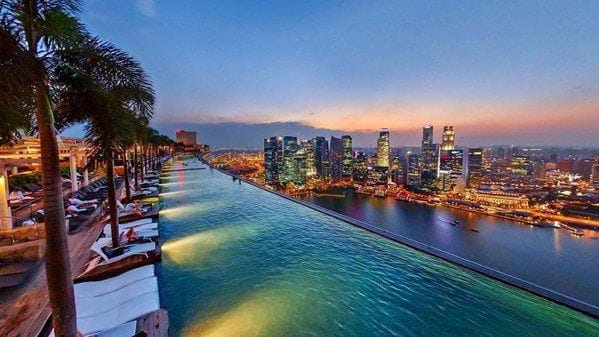 7 kh&aacute;ch sạn c&oacute; hồ bơi độc đ&aacute;o nhất, trong đ&oacute; c&oacute; một ở Việt Nam - Ảnh 2.