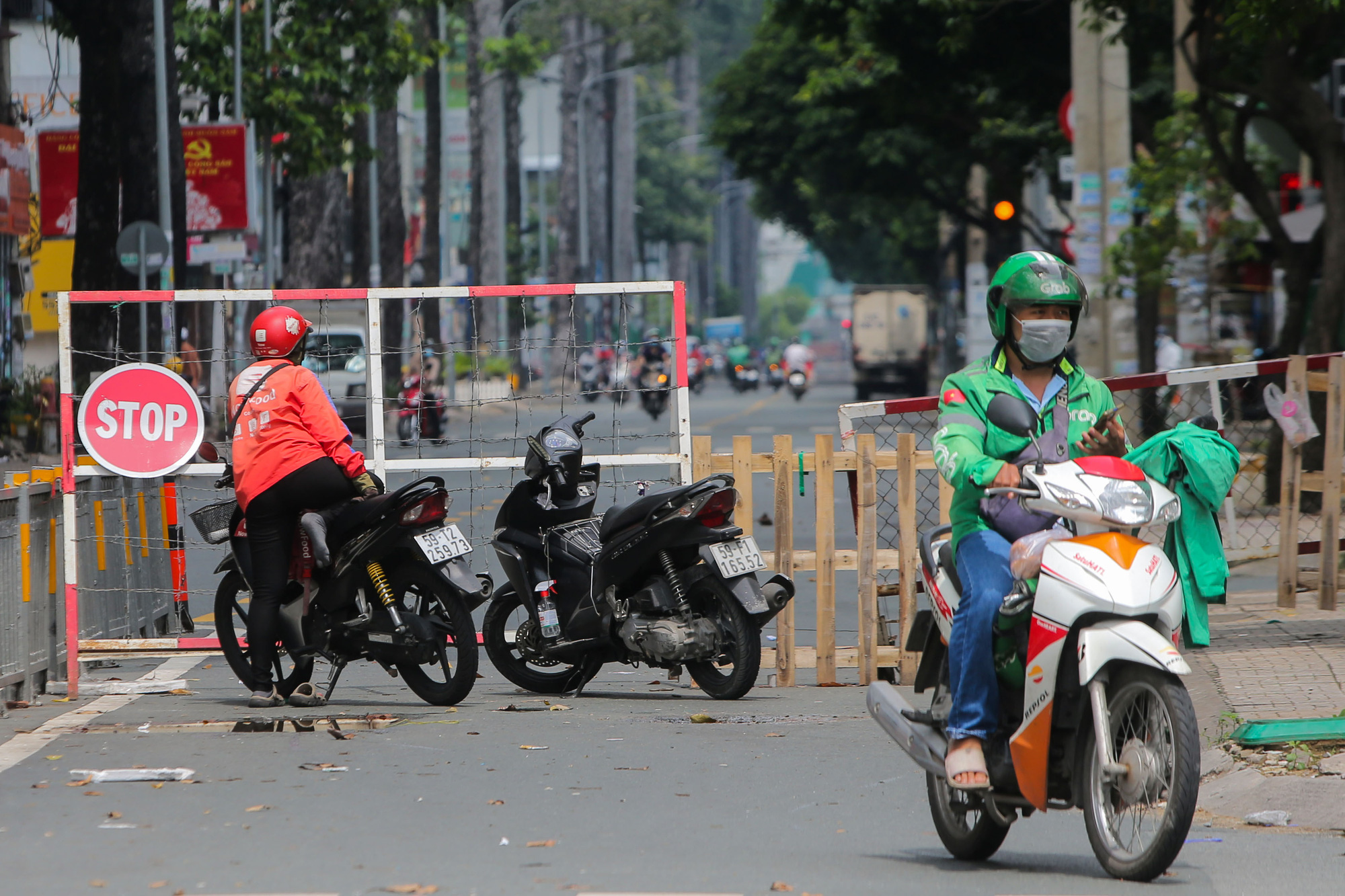 Người dân TP HCM mong chờ ngày tháo bớt các chốt chặn - Ảnh 5.