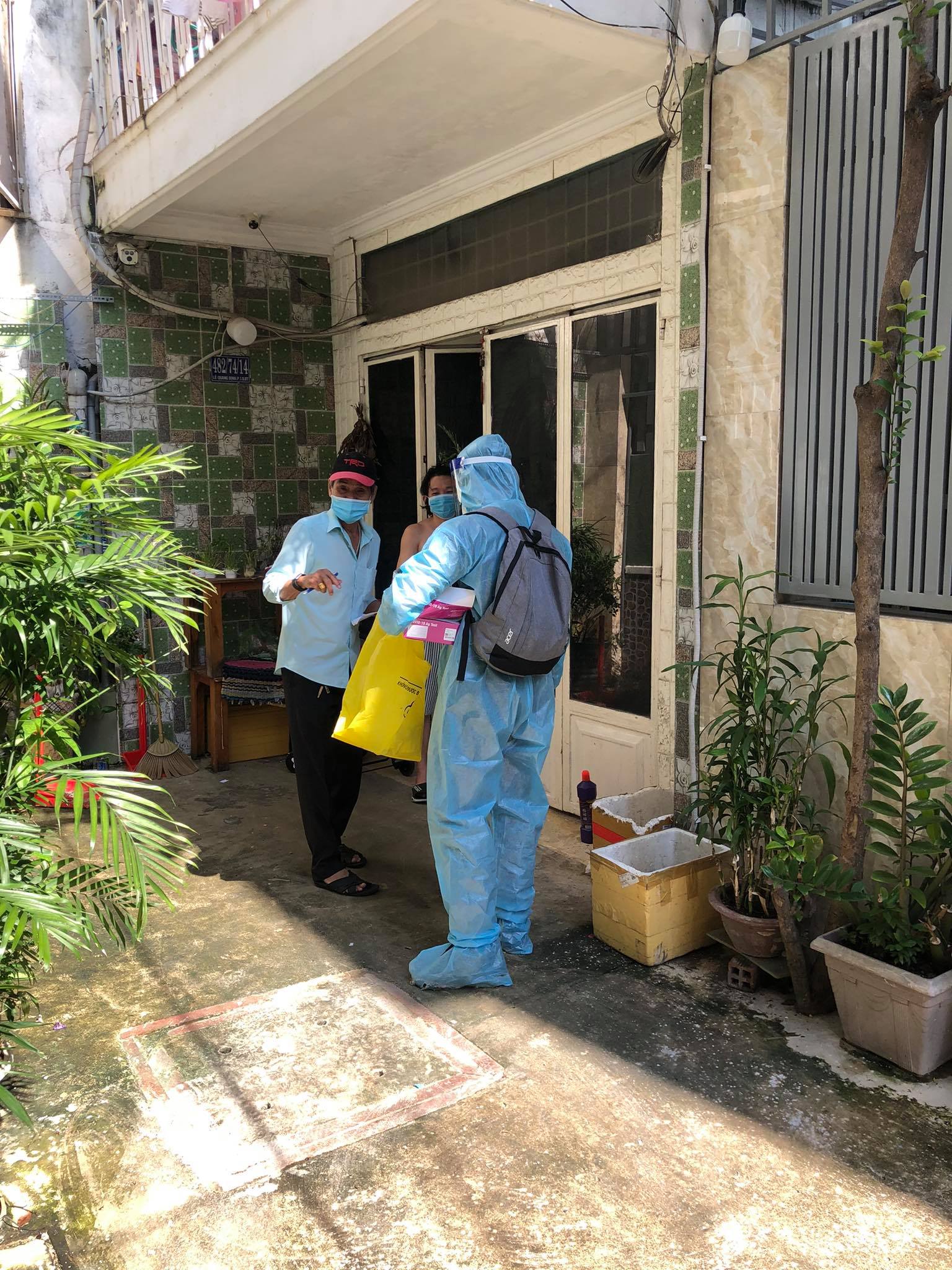 TP HCM: Tỉ lệ dương tính ở vùng đỏ và vùng cam đang là 0,3% - Ảnh 1.