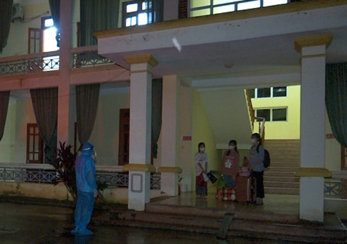 3 cô gái trẻ xuôi sông Đáy từ vùng có dịch Covid-19 nhằm trốn cách ly