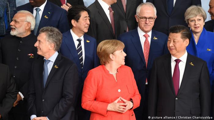 Chia tay bà đầm thép Angela Merkel - Ảnh 3.