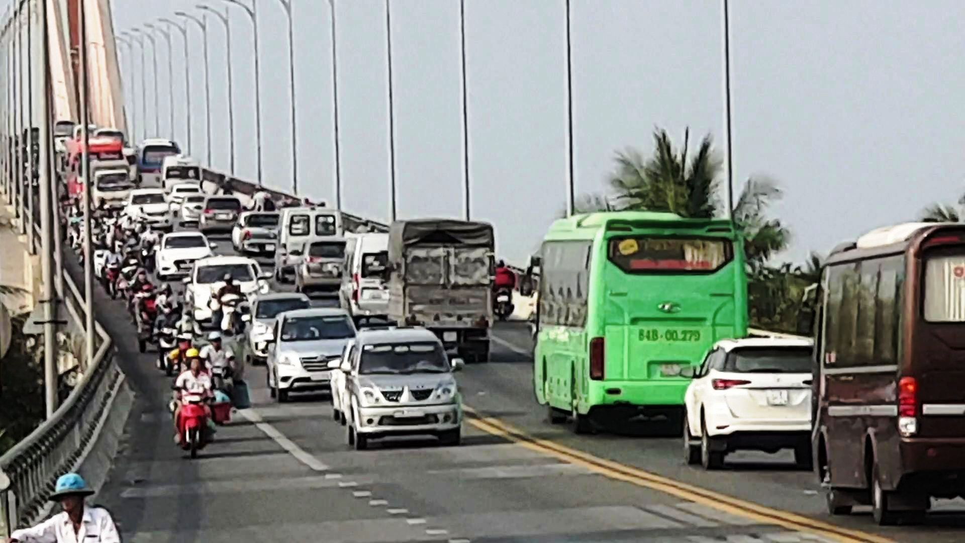 Xe "luồng xanh" vào Bến Tre bị làm khó, UBND tỉnh chấn chỉnh ngay