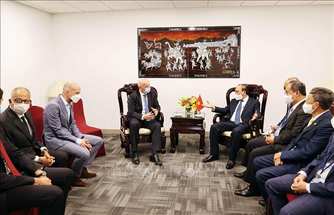 Chủ tịch nước Nguyễn Xu&acirc;n Ph&uacute;c tiếp Chủ tịch FIFA - Ảnh 2.