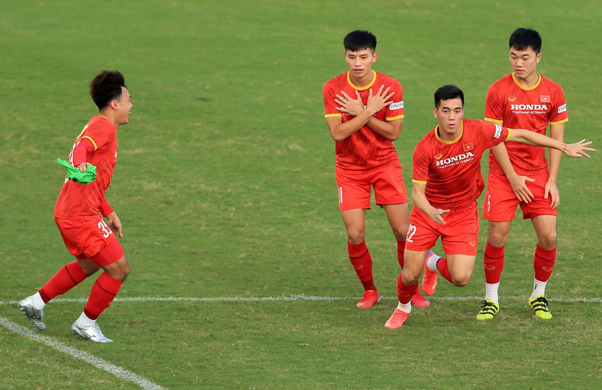 Hồ Tấn Tài: Đội tuyển Việt Nam đừng vì áp lực mà đánh mất bản sắc của mình - Ảnh 10.
