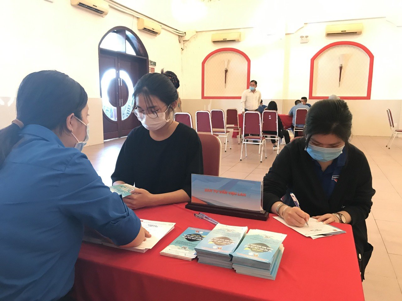 Hơn 10.000 việc làm chờ người lao động
