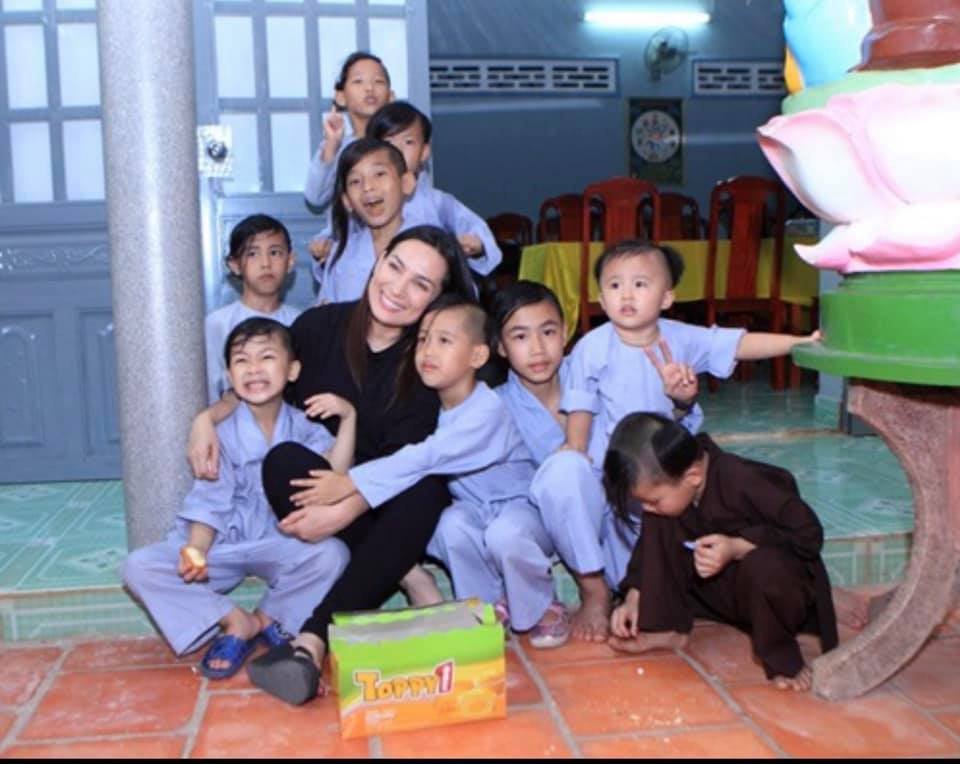 Ca sĩ Phi Nhung qua đời vì Covid-19