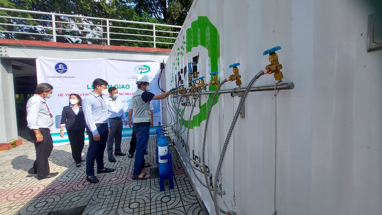 Thêm một trạm ôxy lưu động hỗ trợ điều trị bệnh nhân Covid-19